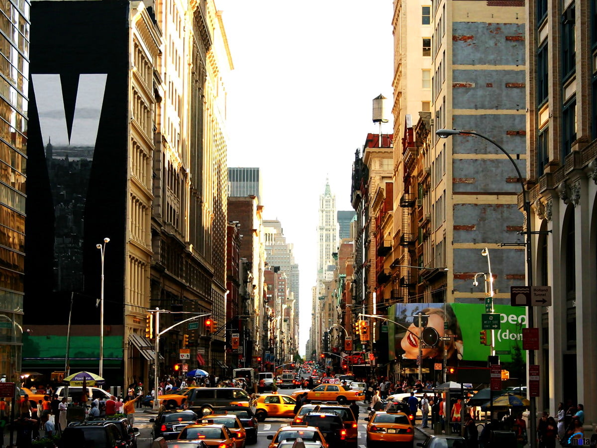 Immagine di sfondo — strada trafficata della città 1600x1200