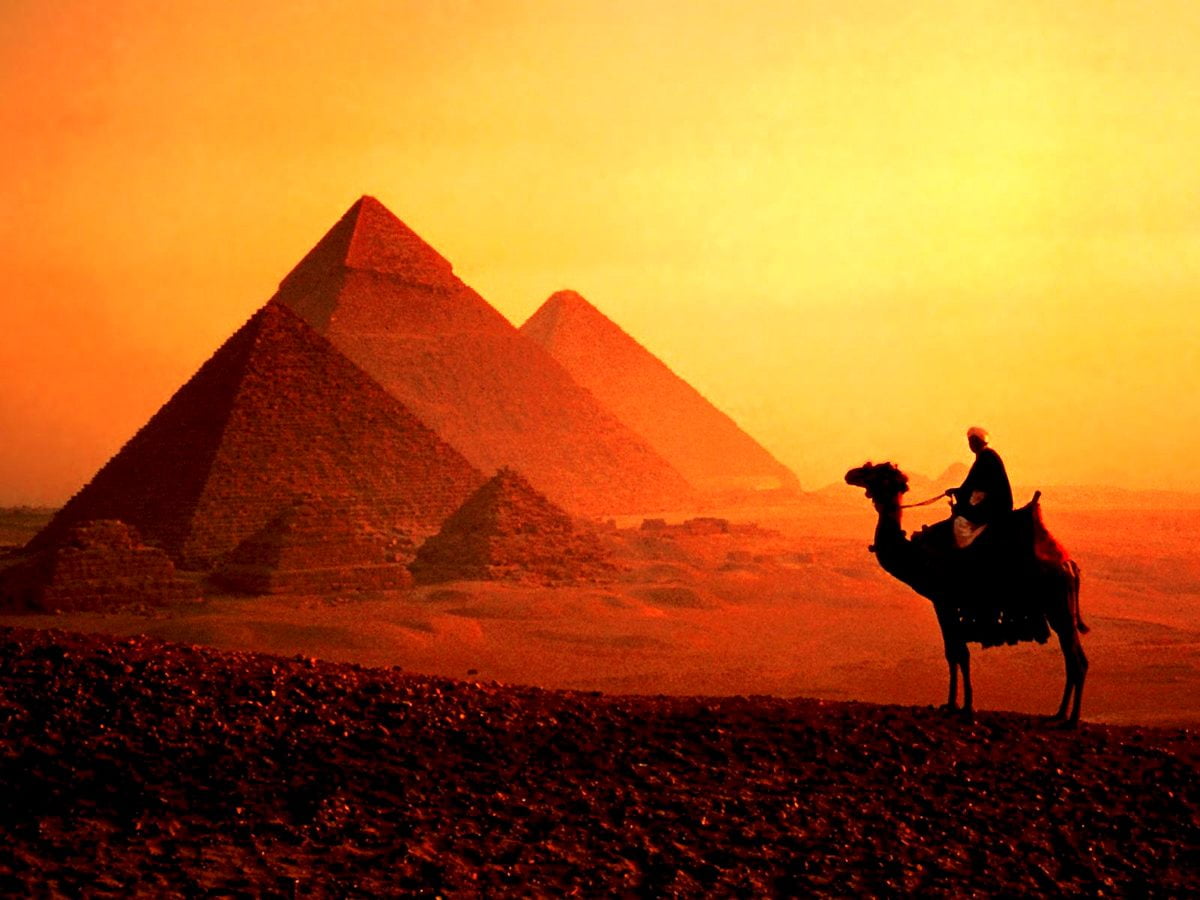 1600x1200 immagine di sfondo - persona a cavallo davanti al tramonto (Egitto)
