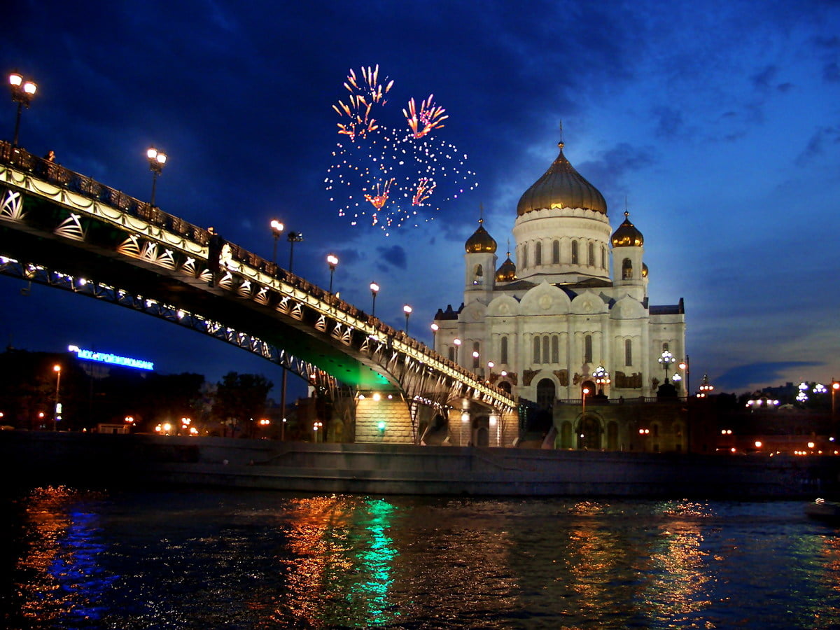 Ponte sul fiume e sulla città (Cattedrale di Cristo Salvatore, Mosca, Russia) - gratis immagine di sfondo 1600x1200