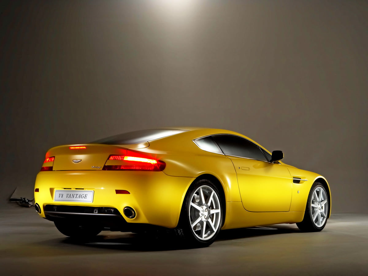 Aston Martin gialla / gratis foto di sfondo